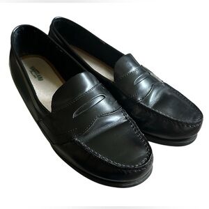 Eastland Women's Leather Classic Il Penny Loafer. Size 10M - Preppy Timeless